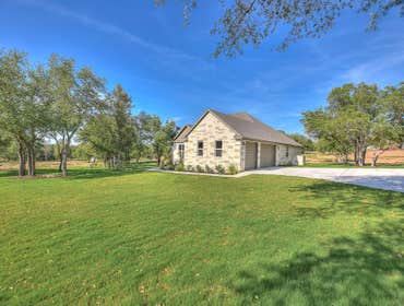 105 Graystone Lane