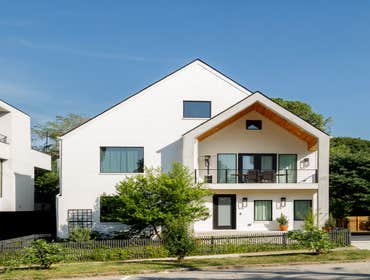 RM House A renovation and second story addition to an old craftsman style house. The owners wanted to modernize the style with clean, simple lines and 