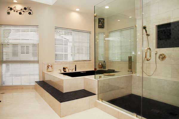 Traditional master bathroom
