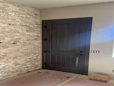 Banda residence Installed 4 exterior single doors, 1 main entrance French double door, 11 interior doors and 1 bypass set of interior doors.
Framed o