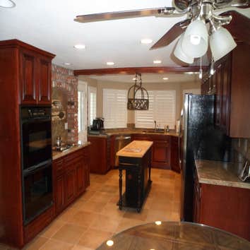 Renovations Plus/Black Coffee Cabinetry Custom cabinetry, kitchen remodels, bathroom remodels, offices/libraries, entertainment centers, wainscot, beam