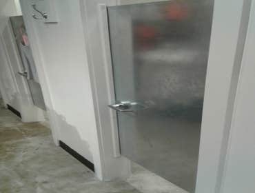 fitting room door repair
