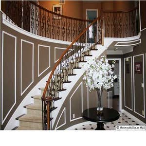 picture moldings in an entry