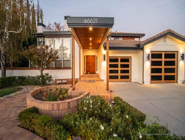 Exterior Remodel, Fremont, CA. Transform Your Home's Curb Appeal with a Chic Exterior Remodel!
We elevated this charming home with our exterior remod
