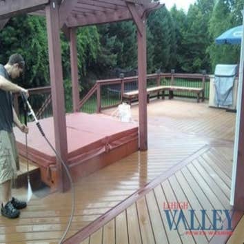 General Washing We offer a variety of property cleaning services. Here are some pictures of us in action.
