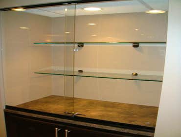 Glass shelfing