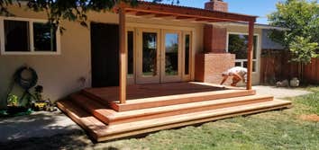 Low-lying deck with stair surround