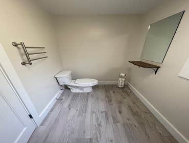 Airbnb Guest Bath
