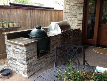 Outdoor Kitchens & Living Areas