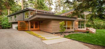 Metal Roofing New Custom home in Bellevue, WA