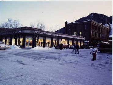 Photos by Ecological Architecture P.A. #3 The GAP Building 1994. 6,000 sq.ft. retail one story