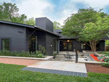 Woodview Residence A 2-story custom home in the Rosedale neighborhood of central Austin.