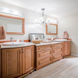 Traditional Style Kitchen & Bath. Designer Gary Hartz with Kitchen for Cooks.
Kitchen Perimeter Celio 3cm Granite from Pental
Kitchen Island...