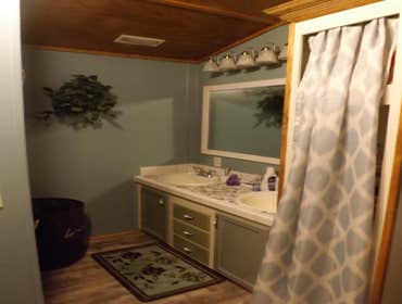 Bathroom/Master