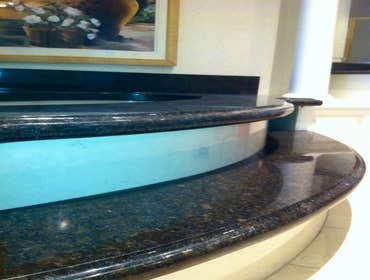 Project photos from Huntsville Granite & Marble Spann tub surround with 6 cm built up edging.