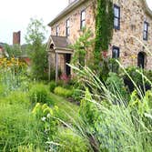 Donald Pell Gardens Studio The overall program for the Pennsylvania Studio Garden was to create a dynamic composition of herbaceous plants and to engag