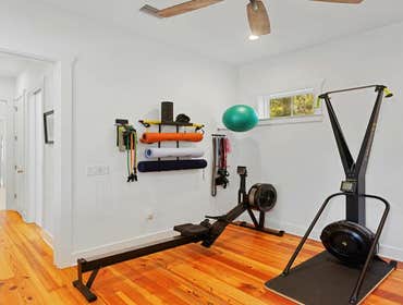 Bells River Residence Nestled in the serene Waterman’s Bluff in Yulee, FL, this exquisite home offers 3,046 sq ft of living space, expanding to a total
