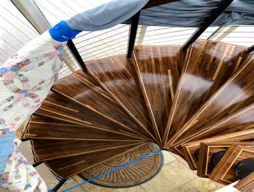 Circular staircase with custom treads