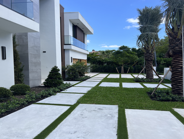 Staggered Designer Concrete Slabs throughout, Artificial Turf accent, Italian Porcelain column, modern landscaping by Shosh van't Verlaat Hardscape Des
