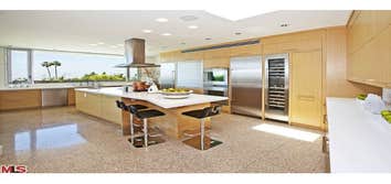 MERIDIAN KITCHEN & BATH DESIGN CENTER Project OUR SHOWROOM WILL SPARK YOUR IMAGINATION
WE OFFER A DESIGN BUILD SOLUTION WITH VERY COMPETATIVE PRICING