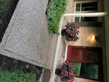 exposed aggregate walks photo by Potoroka Concrete