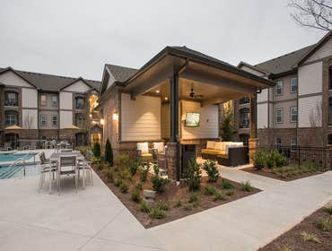 One White Oak - Pool Club