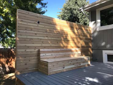 Horizontal wood privacy screen
