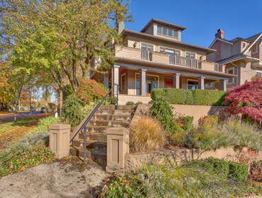Classic Queen Anne Seattle is filled with many incredible areas and historic neighborhoods all around the city. One such area is Queen Anne’s Hill know