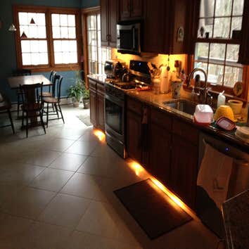 Under cabinet and toe kick lig