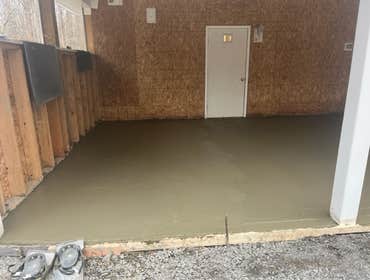 TOV Concrete Slab for Addition For this project we formed and poured a concrete pad for what will be an addition for offices at a local business.
**Ple