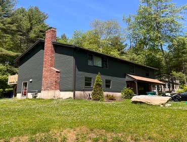 Residential Siding Replacement [Boxborough] OVERVIEW:
Check out how this full Hardie Plank siding replacement came out in Boxborough, MA!
In this pro