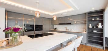 Custom Service Group LLC
