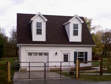 Lovely detached garage