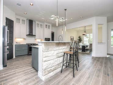 105 Graystone Lane