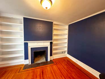 WA Fireplace & Built-In Bookshelf 5