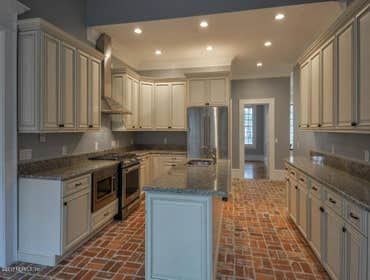 28659 Grandview Manor