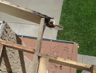 120 Kennar Way, Folsom, Ca 95630 Dry Rot Repairs.
Replaced 68-feet of barge rafters on the overhangs on this tile roof.