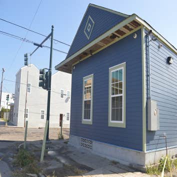 ACADIAN CARE CLINIC This building is located on the corner of Baronne Street and Martin Luther King Jr. Boulevard in New Orleans. It was a former resi
