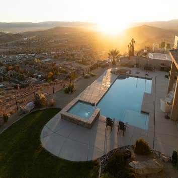 Paragon Pools LLC