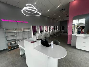 Blo Blow Dry Bar As the world's leading blow dry bar franchise, Blo Blow Dry Bar's mission is to uplift and enhance the lives of those in our community