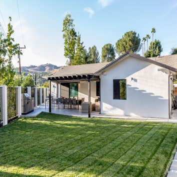 Roymor Dr. Calabasas Complete 1960's home renovation. interior and exterior.
Complete Yard remodeling.
360sqft addition, new kitchen and baths, new p