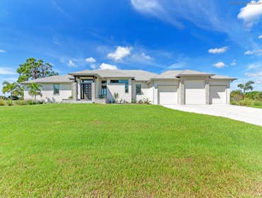 Custom Homes 3,200 sq foot custome home with oversize lanai and pool.
Located in Rotonda Sands, Florida