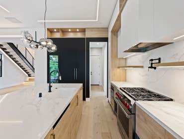 Farley Street, Mountain View, CA Contemporary design from beginning to end fills this house to the hilt!
One-of-a-kind design elements from the kitchen