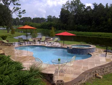Maestri Pools MONEY HILL TRAVERTINE PAVERS AND COPING,
BELGARD RETANNING WALL.
DIAMONDF BRITE BLUE QUARTZ