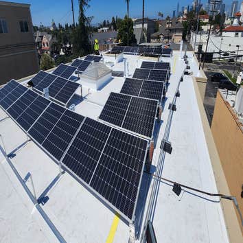 USC-Seven Gable Apts In summer of 2023, USC boosted it's sustainability efforts by adding panels to 4 graduate housing buildings.
Solar Flare Inc han