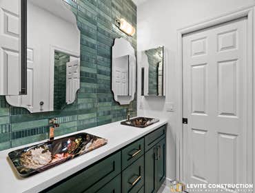 Bathroom Remodeling in Sammammish ? Exciting Reveal from Levite Construction Co.! ?
? We're thrilled to share our latest masterpiece - a uniquely desig