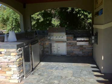 Outdoor Kitchens & Living Areas