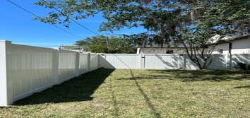 6’ Vinyl Privacy Fence