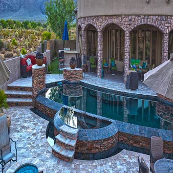 No Limit Pools & Spas No Limit Pools is a family owned and operated business specializing in building and remodeling custom swimming pools in Arizona. 