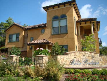 La Fontana Apartments